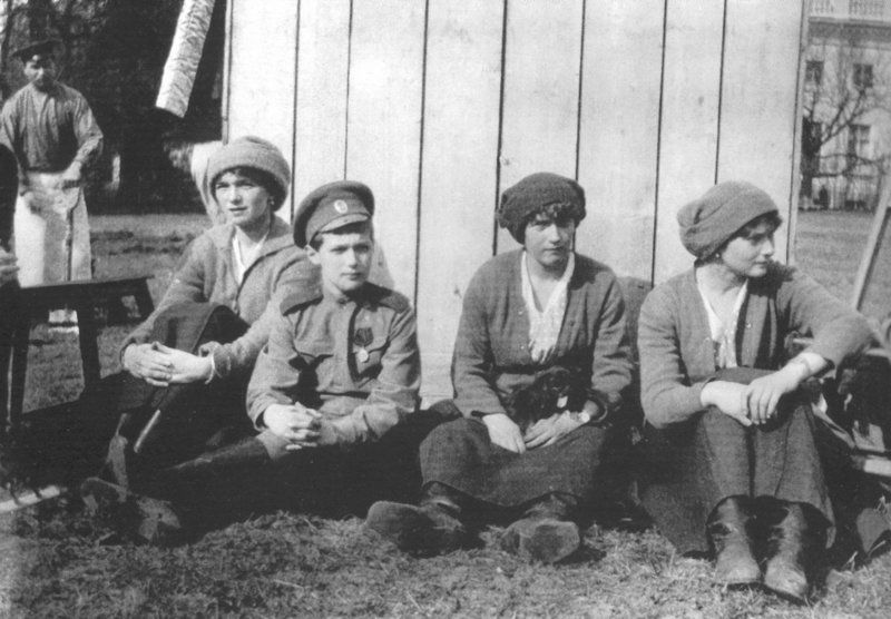 Famille Romanov: Photo de leur captivité.